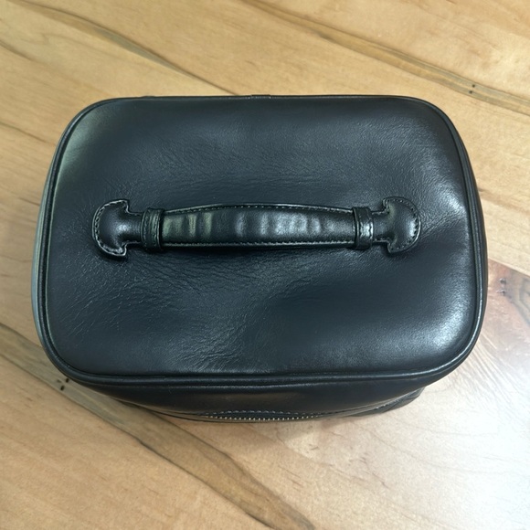 Chanel makeup bag/case - Picture 7 of 11